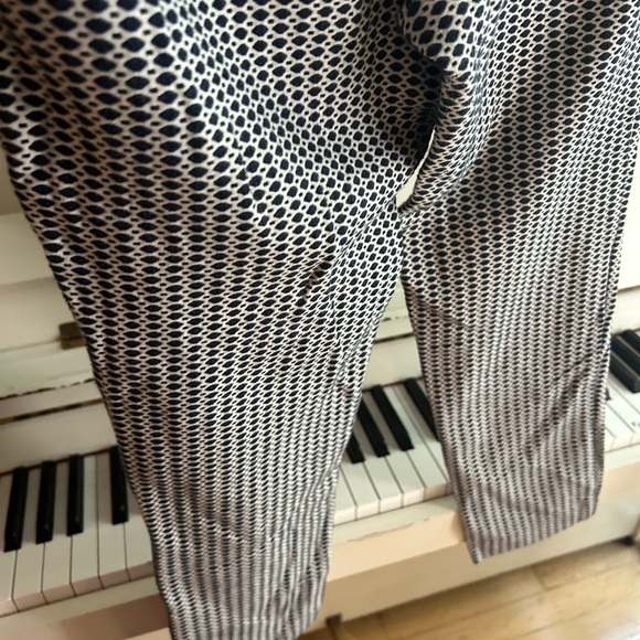 ALFRED SUNG Monochrome Patterned Cropped Pants 4 - Picture 14 of 16